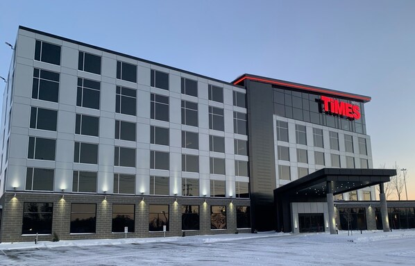 A Times Hotel with a modern facade, large windows, and a covered entrance. - Grand Hôtel TiMES Blainville - Mirabel (Blainville)