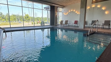 Indoor pool, pool loungers