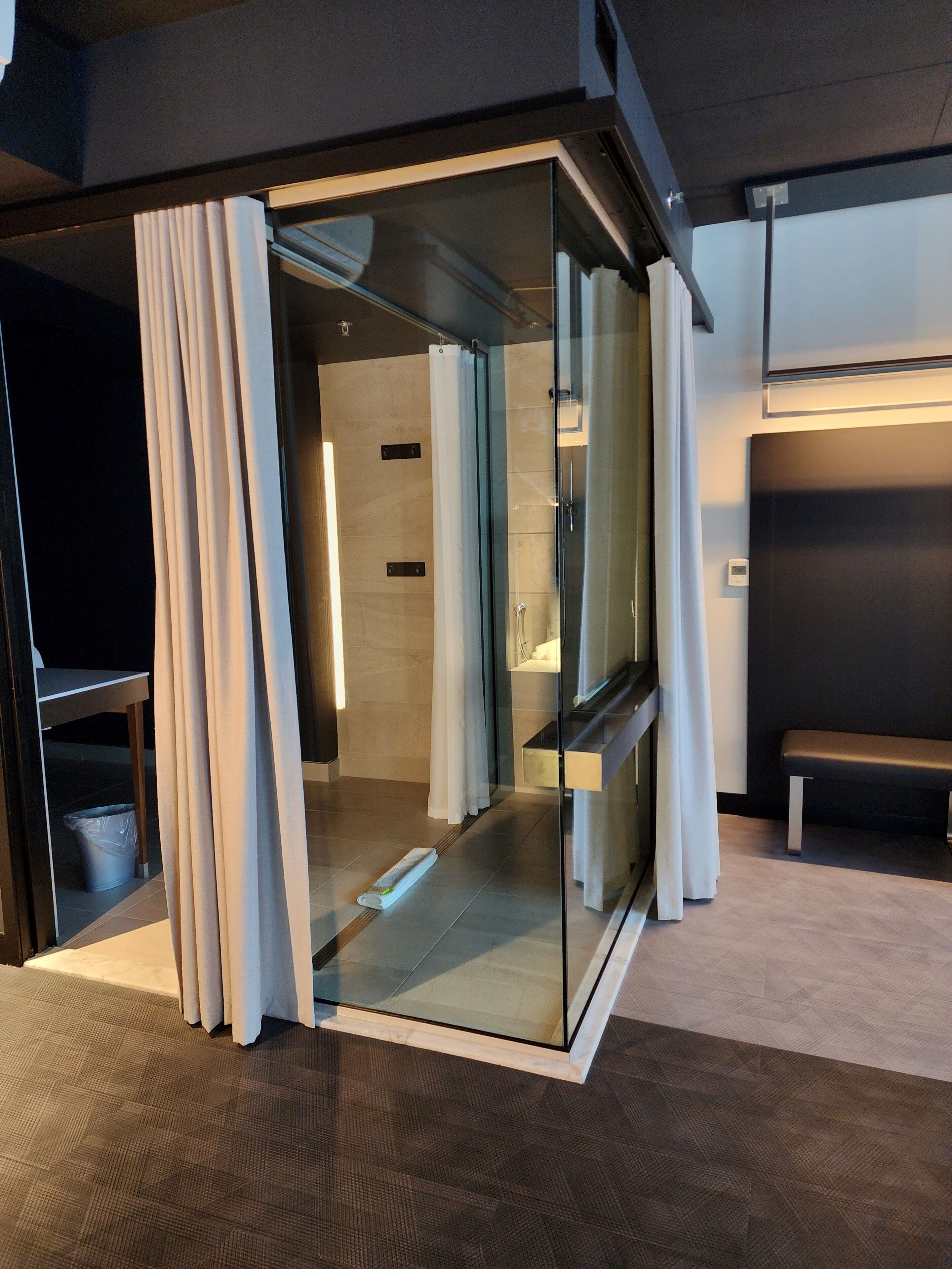 suite prestige king | bathroom | shower, hair dryer, towels, soap