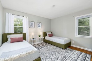 2 Schlafzimmer, Schreibtisch, Reisekinderbett, kostenloses WLAN