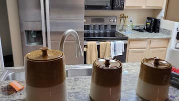 Fridge, stovetop, coffee/tea maker
