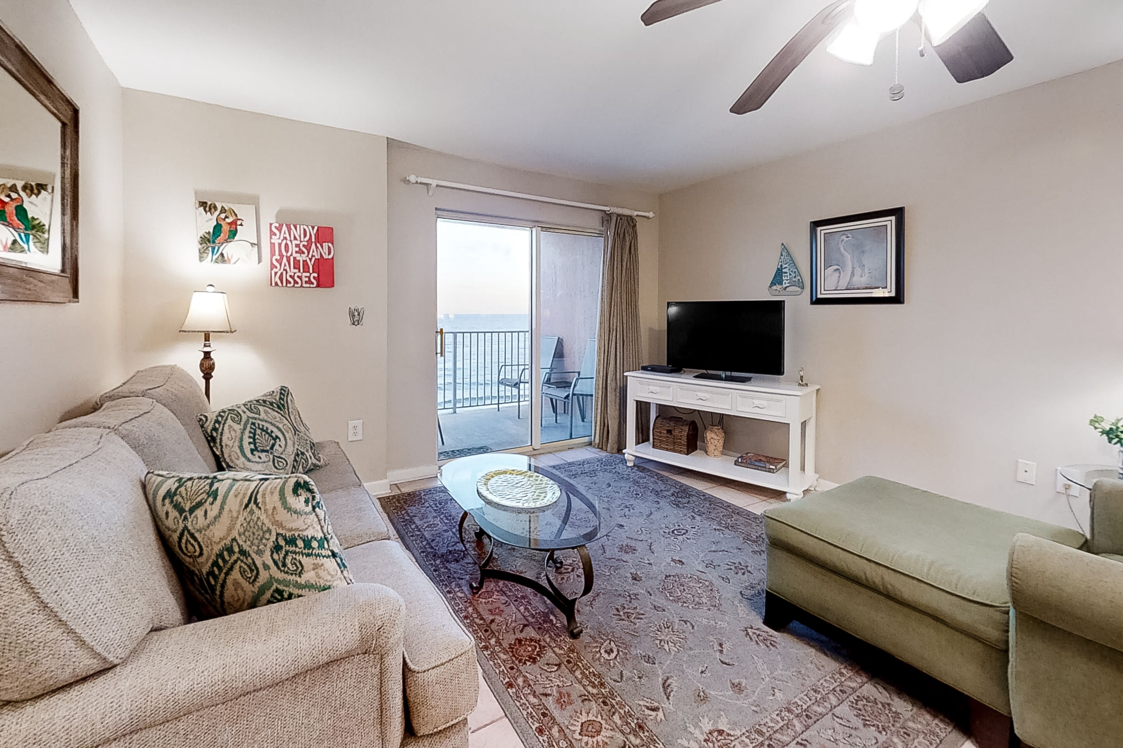 Bright & beautiful resort condo with balcony & pool