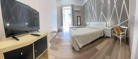 Comfort Triple Room | Premium bedding, pillowtop beds, desk, free WiFi