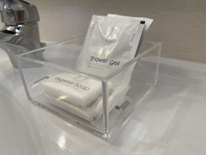 Habitación triple Confort | Ropa de cama de alta calidad y colchones con acolchado adicional