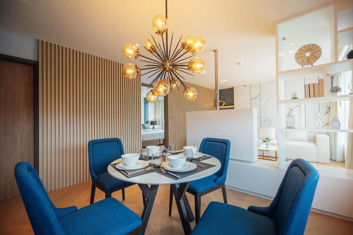 Luxury Room, 1 King Bed, Kitchenette | In-room dining