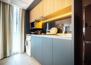 Luxury Room, 1 Katil Raja (King), Kitchenette | Dapur peribadi | Peti sejuk, ketuhar gelombang mikro, ketuhar, cerek elektrik
