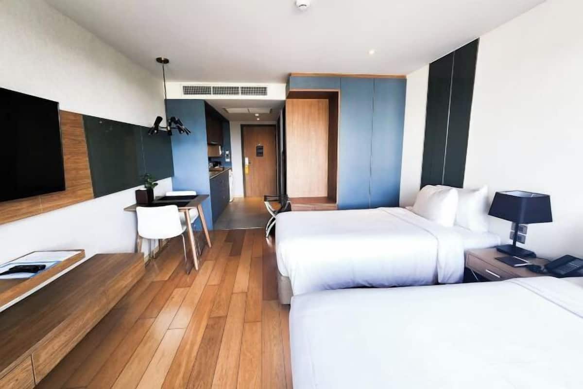 In-room safe, desk, soundproofing, free WiFi