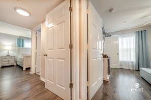 3 habitaciones, escritorio, tabla de planchar con plancha y wifi gratis