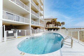 Pool - Bright and Convenient Condo Overlooking the Gulf + Shared Pool, Free WiFi (Gulf Shores)