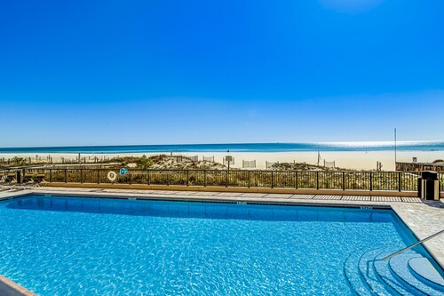 Amazing Seventh-Floor Condo in Beachfront Resort w/Free WiFi, Shared Pool