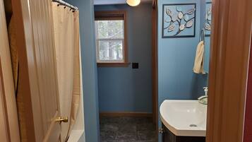 Combined shower/bathtub, hair dryer, towels, soap