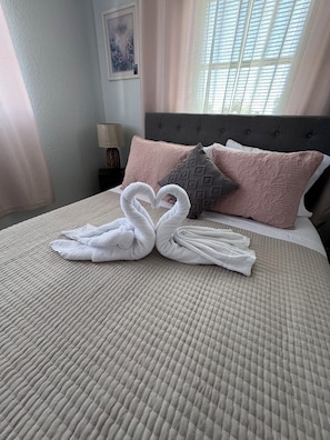 2 chambres, coffres-forts dans les chambres, fer et planche Ă repasser