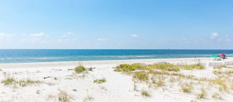 Picture-perfect beach house with amazing Gulf views, WiFi & AC
