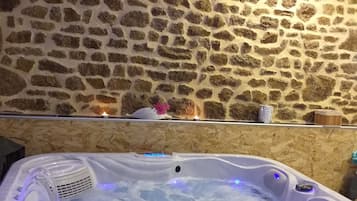 Indoor spa tub
