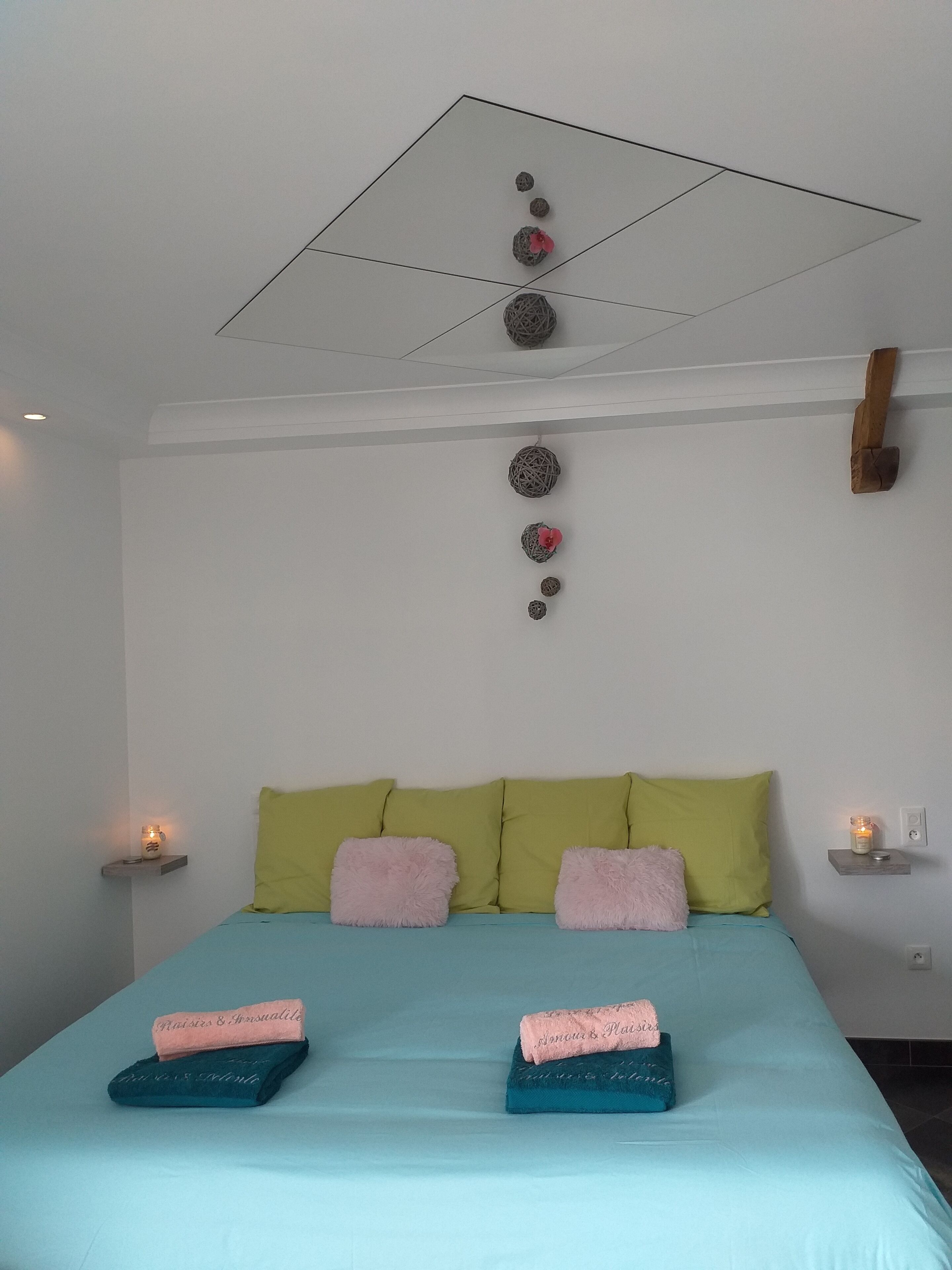 1 bedroom, bed sheets
