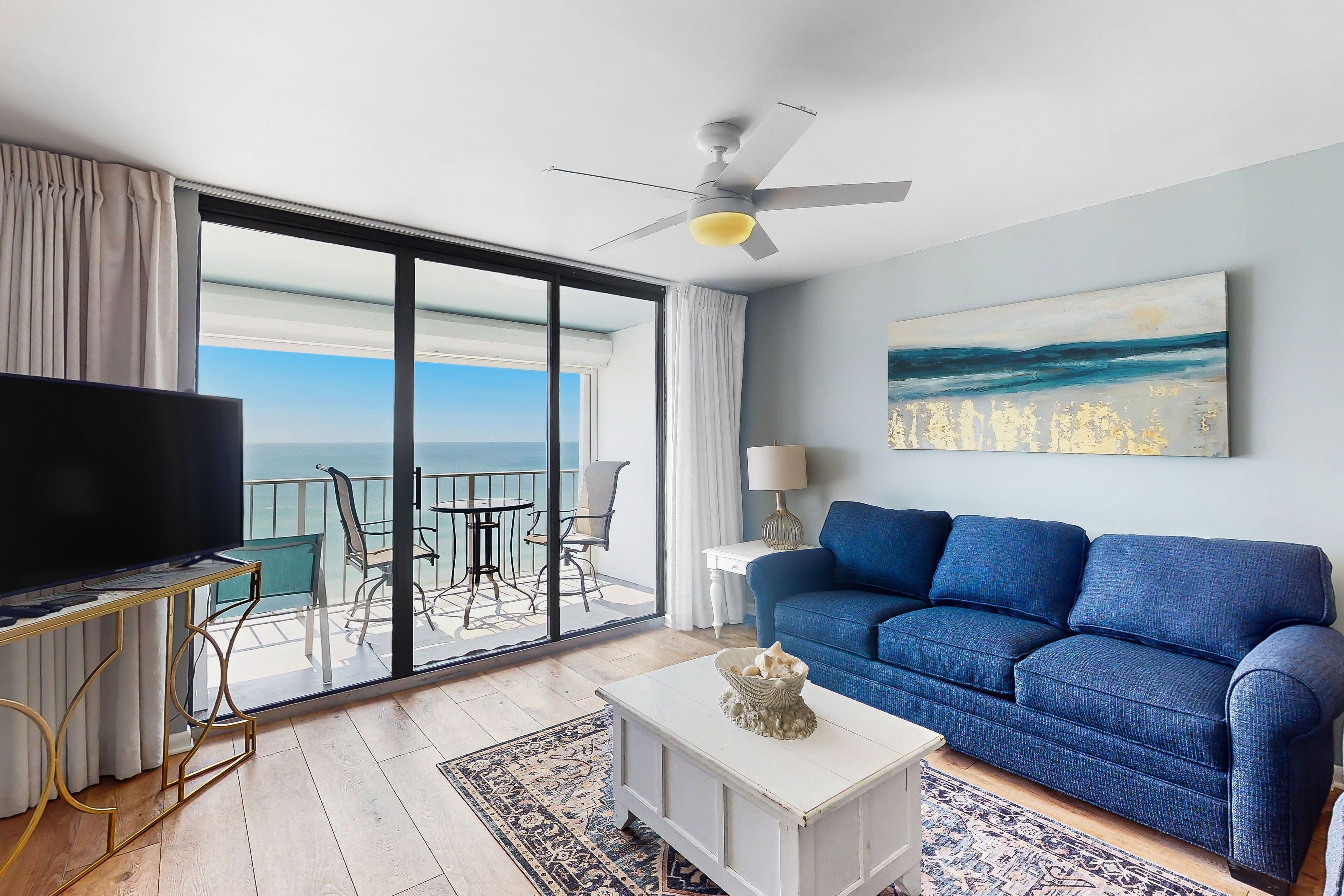 Fantastic Home Located in Beachfront Building w/Shared Pool & Hot Tub, WiFi, AC