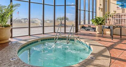 Twelfth-Floor Getaway w/Sweeping Gulf Views, Shared Pool/Hot Tub, Beach Access