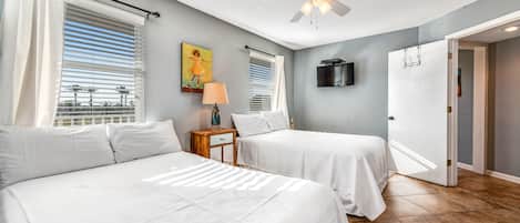 2 bedrooms, iron/ironing board, Internet, bed sheets