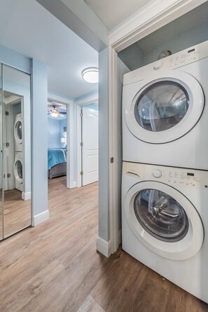 Interior - Available for Thanksgiving! Great location - shops, restaurants, festivals erc (Dunedin)