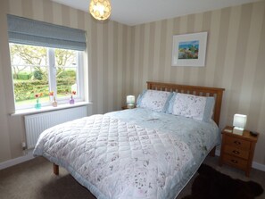 Cottage | 2 bedrooms, individually decorated, individually furnished, free WiFi - Hafod Cottage (Cemaes Bay)