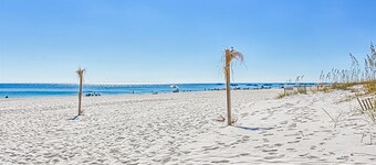 Wonderful Beachside Home w/Free WiFi, Central AC, Shared Pool, & Elevator