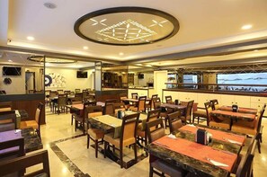 Dining - Life Corner Hotel (Izmir)