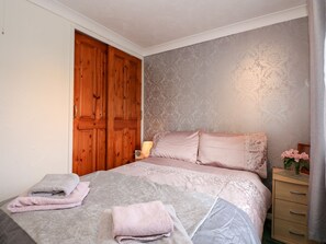 2 bedrooms, individually decorated, individually furnished