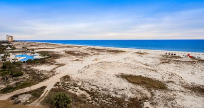 Fifth floor oceanfront studio with central AC, WiFi, pools and gym