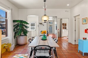 Dining Area - Modern and Bright 3B - Heart of Railyard District (Santa Fe)
