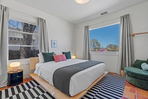 3 bedrooms, desk, iron/ironing board, travel crib
