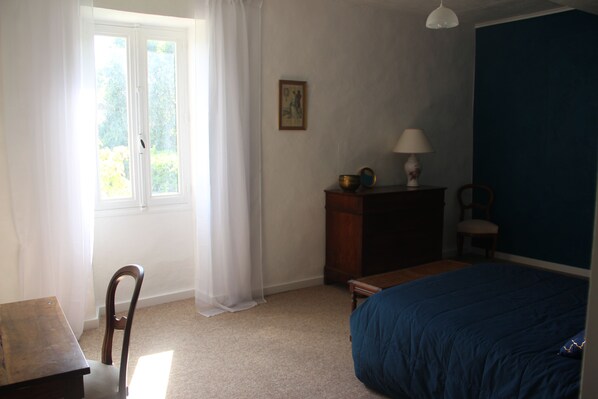 2 bedrooms, travel crib