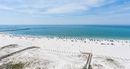 Renovated, Gulf-front condo w/ great beach view, pools, hot tubs, & tennis