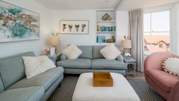 Smart TV, video games, DVD player, ping pong