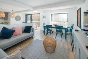 Smart TV, video games, DVD player, ping pong - Jumble Cottage, luxury 4 Bed, Seaside Village home (Seaview)