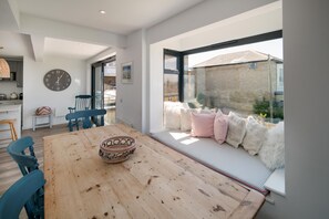 TV connectée, jeux vidéo, lecteur de DVD, table de tennis de table