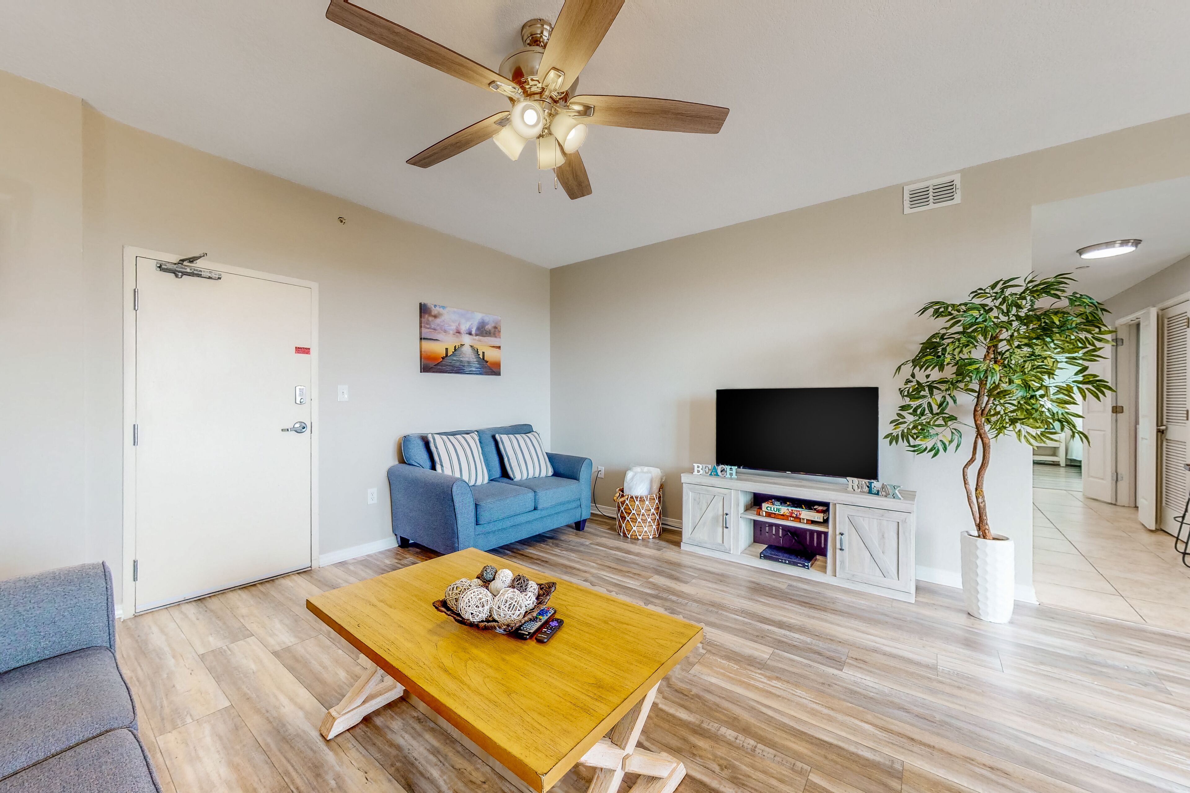 Bay View Condo with Private Balcony, AC, WiFi & Access to Shared Hot Tubs/Pools