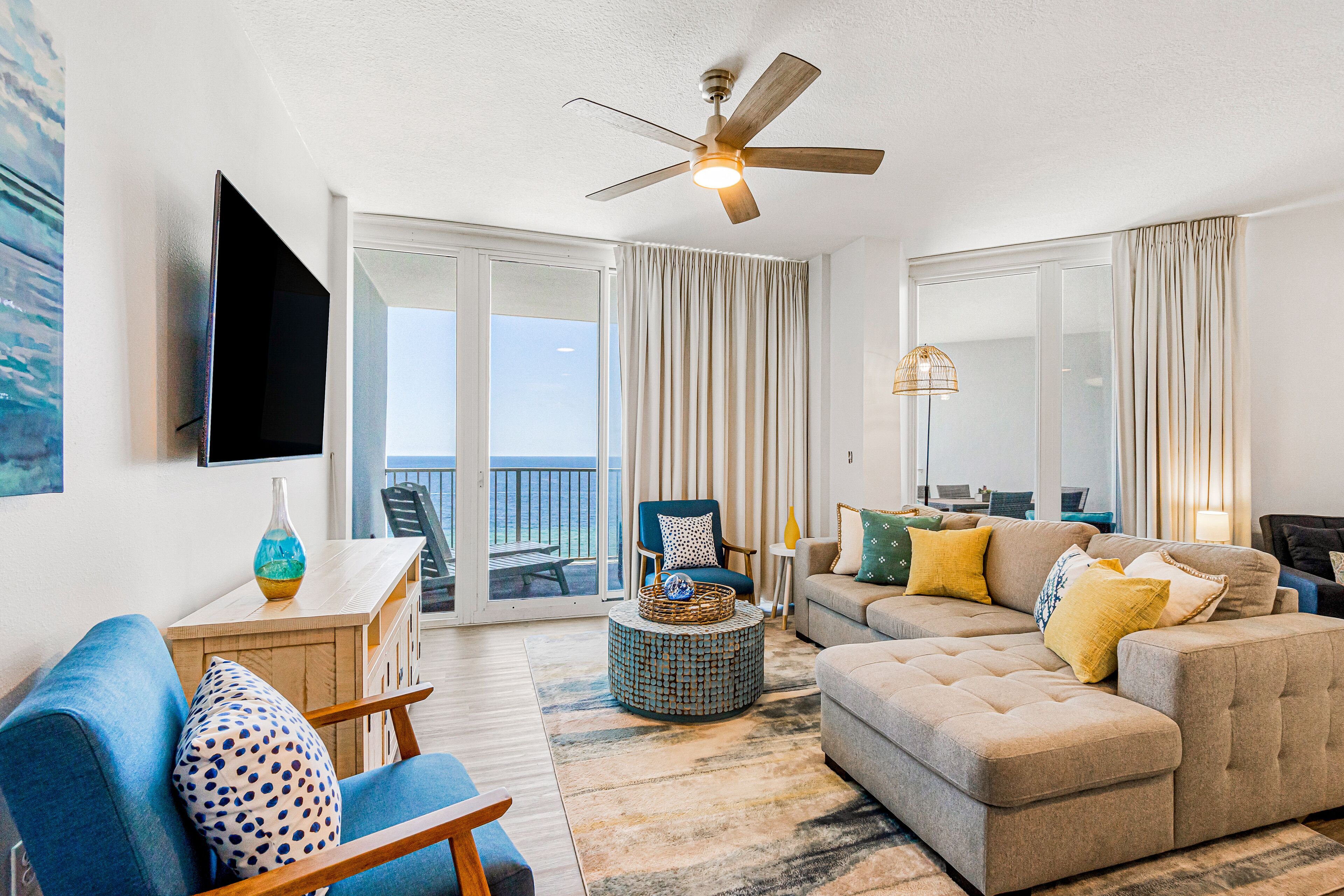 Newly remodeled and decorated Gulf-front condo with pool/hot tub access