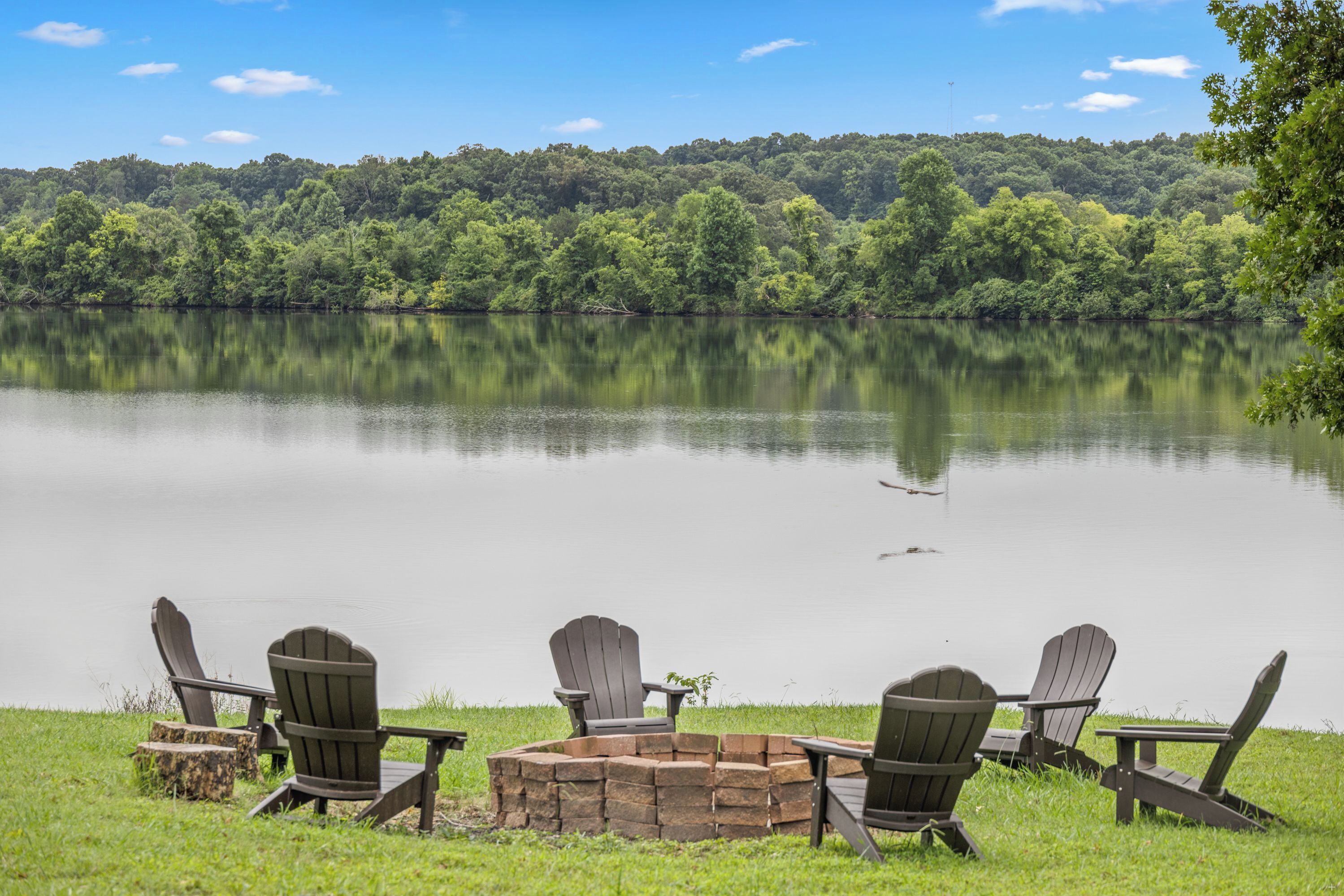المنطقة المحيطة بالمنشأة