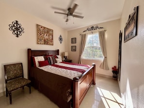4 dormitorios, tabla de planchar con plancha, Internet y ropa de cama