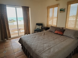 3 bedrooms, free WiFi, bed sheets - SURF the best breaks, beautiful home, walk to beach, exclusive in SJC (San Jose del Cabo)