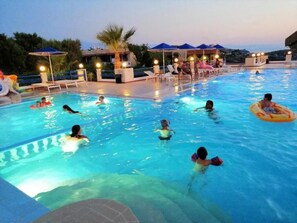 Pool - Zorbas Beach Village Hotel (Akrotiri, Stavros Chania)