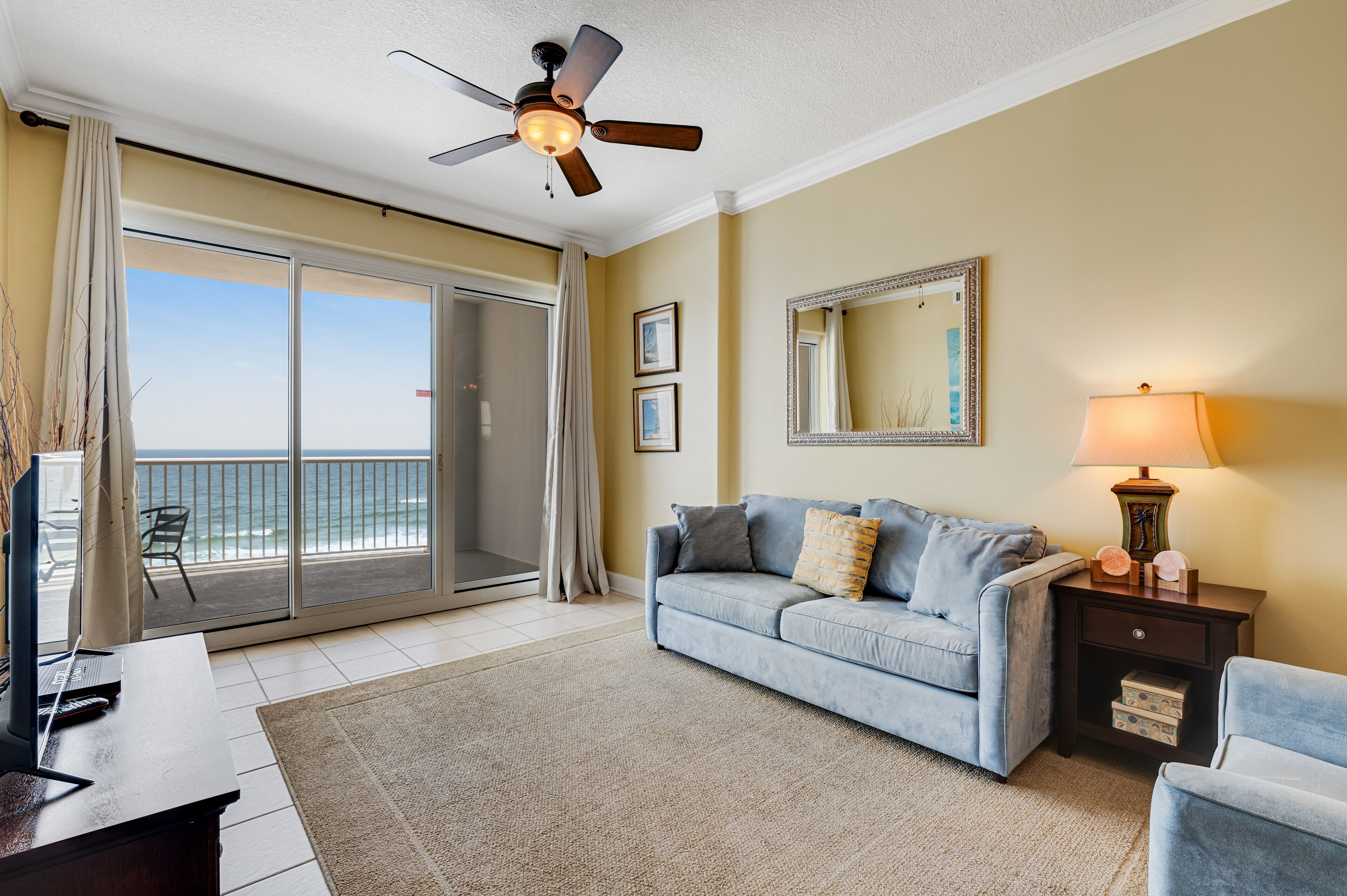 Beachfront Condo w/Large Balcony, Shared Hot Tub, Pool, Sauna, Free WiFi, A/C