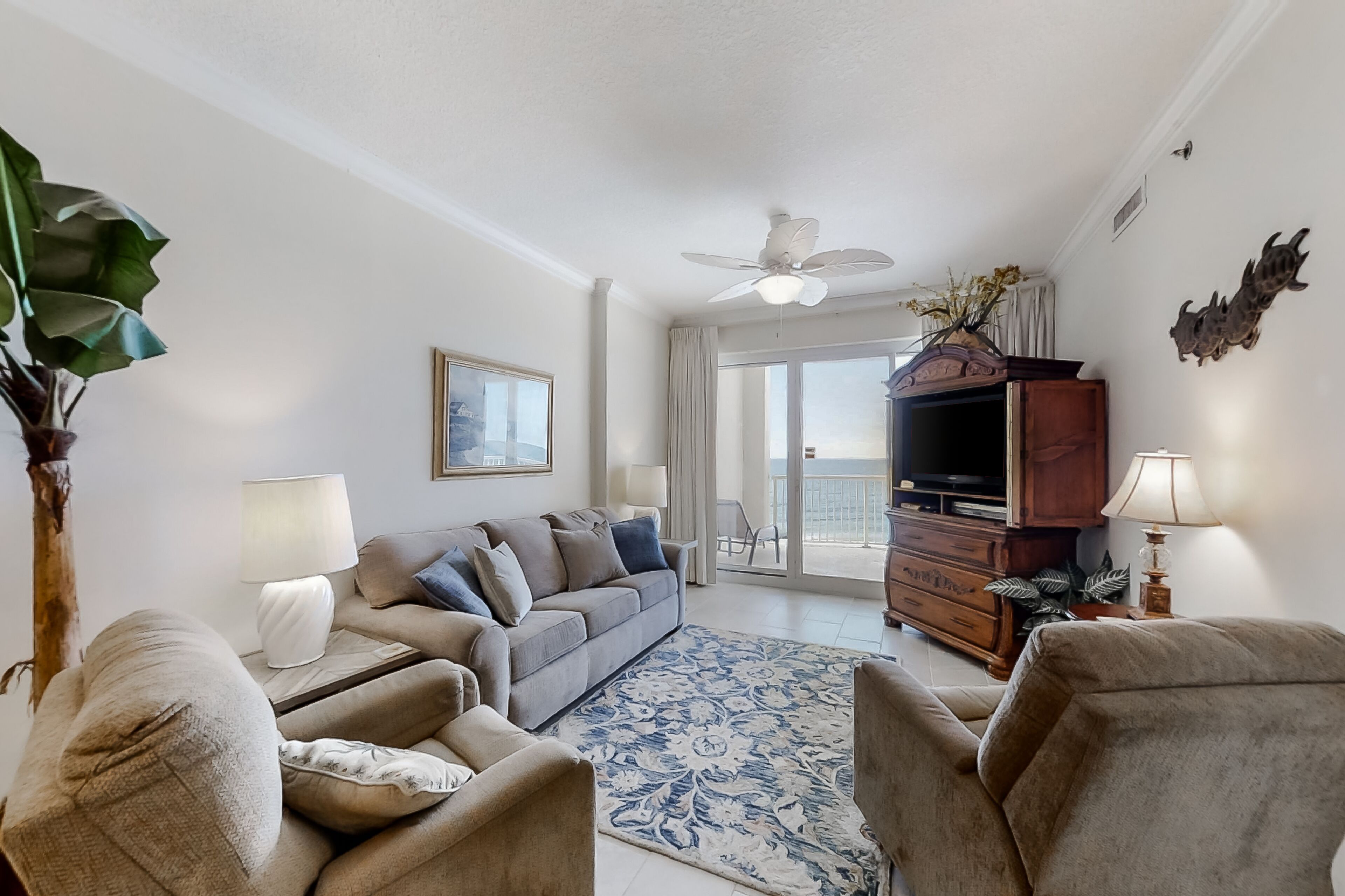 Well-Equipped Gulf-Front Condo w/Balcony, Shared Hot Tub, Pool, Sauna, Free WiFi