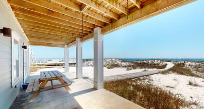 Large beachfront home with pool, deck & AC - wedding-friendly