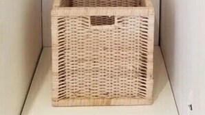 A room with a wicker basket on the floor, a metal rod, and wooden planks hanging from the ceiling. - Cocoon Design - Comfortable and bright - Beachfront & Golden Triangle (Deauville)