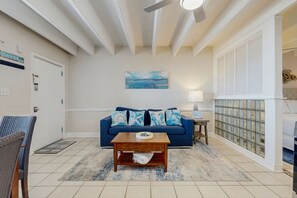 TV - Ocean-view condo with pool access, outdoor seating, central AC & WiFi (Gulf Shores)