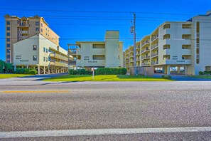 Exterior - Ocean-view condo with pool access, outdoor seating, central AC & WiFi (Gulf Shores)