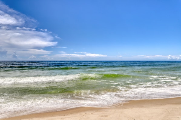 På stranden