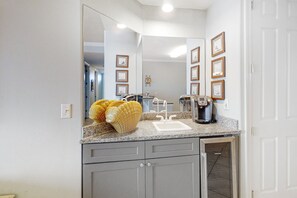 Interior - Sunny, oceanfront condo with balcony, pool, hot tub, gym, sauna & view (Orange Beach)