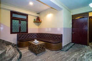 Quầy tiếp tân